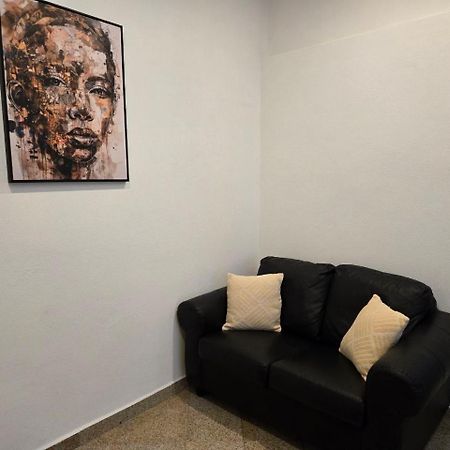 Newly Renovated 2 Rooms Apartment Downtown Nyitra Kültér fotó